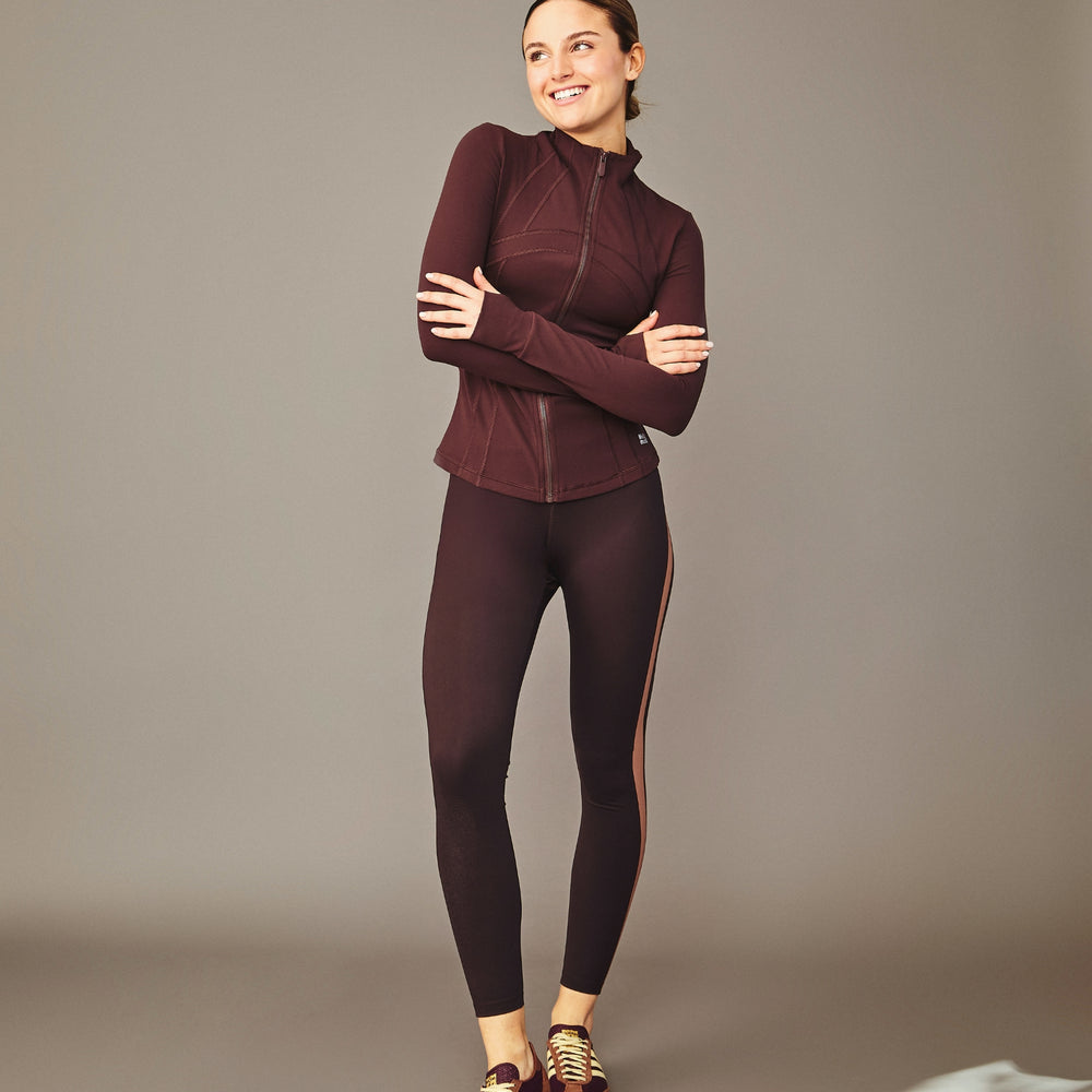 
                      
                        Chaqueta Deportiva Dri fit Café Oscuro
                      
                    