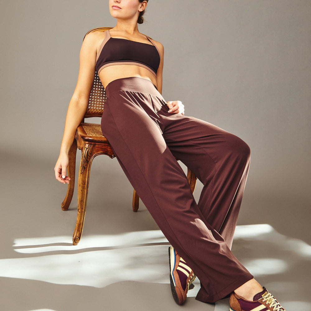 
                      
                        Pantalón Dri fit Café Oscuro
                      
                    