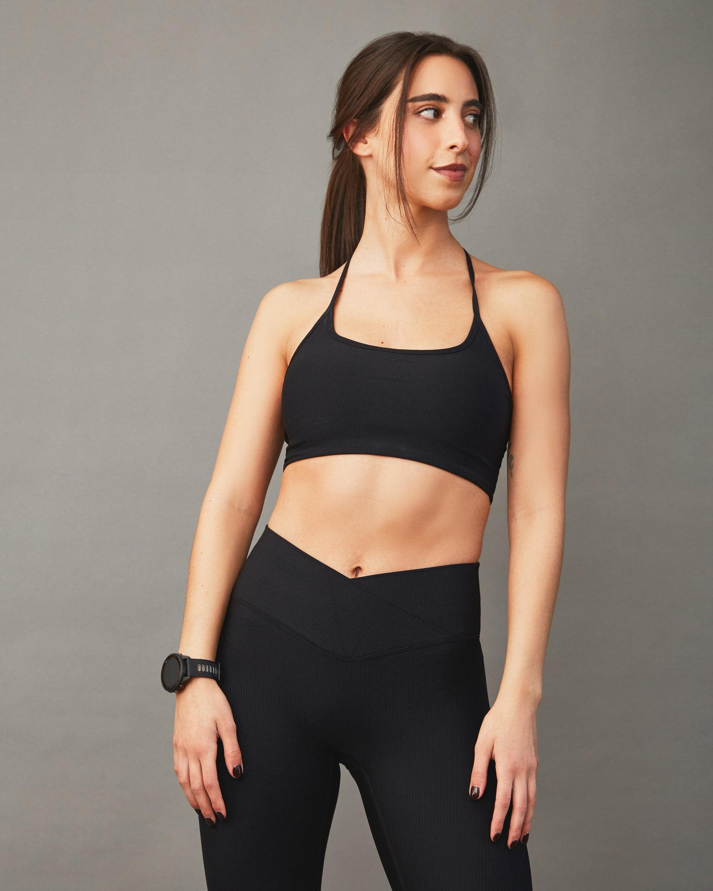 Sujetador Deportivo Rib Tiras Negro – Máximo Soporte y Estilo