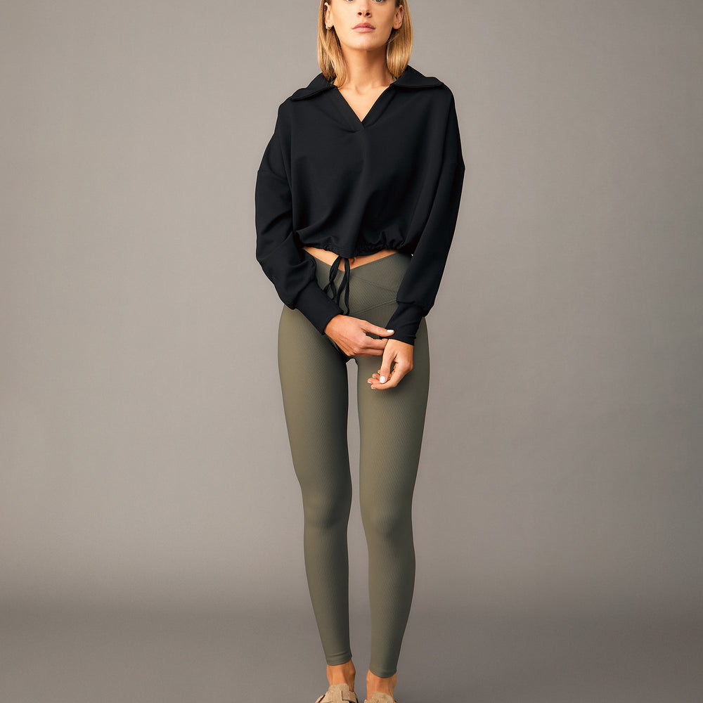 Sudadera deportiva cuello polo negra – Tejido respirable de secado rápido