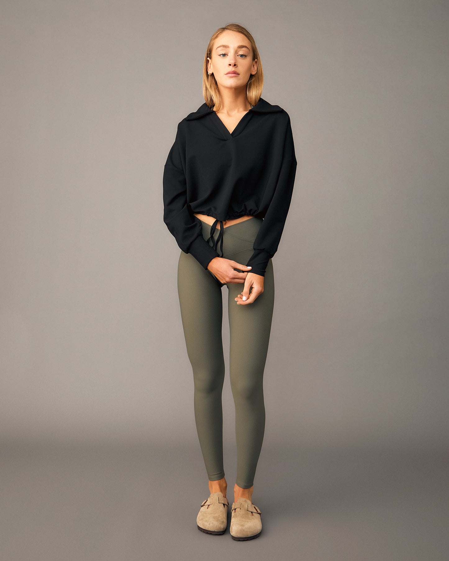 Sudadera deportiva cuello polo negra – Tejido respirable de secado rápido