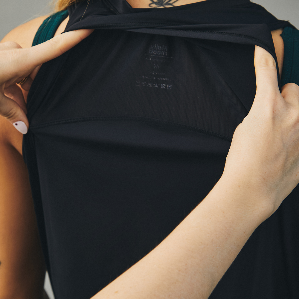 
                      
                        Polera sin manga negra
                      
                    