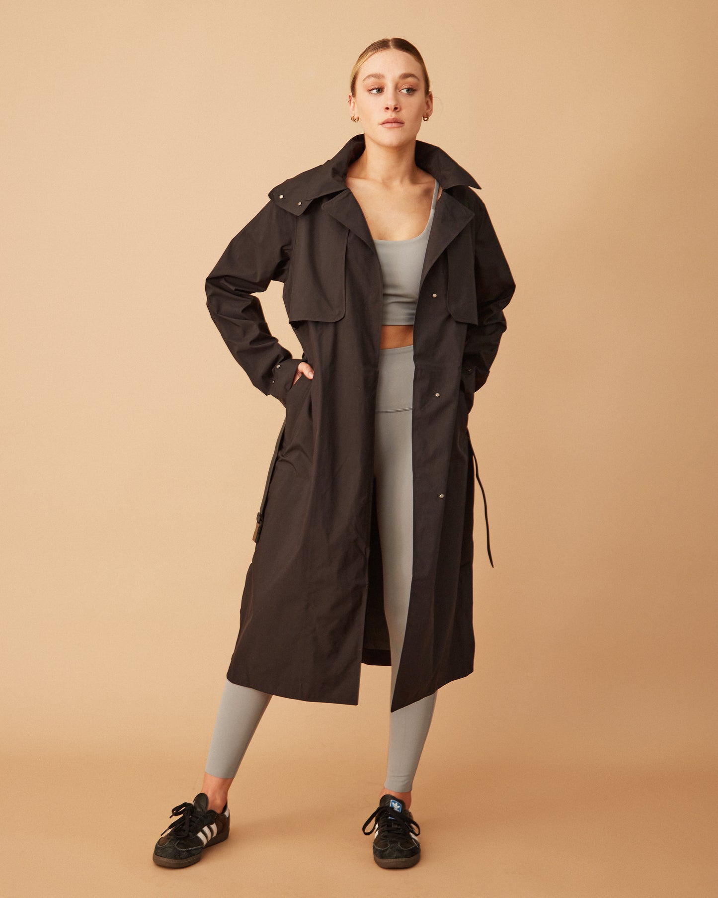 Trench cortaviento negro