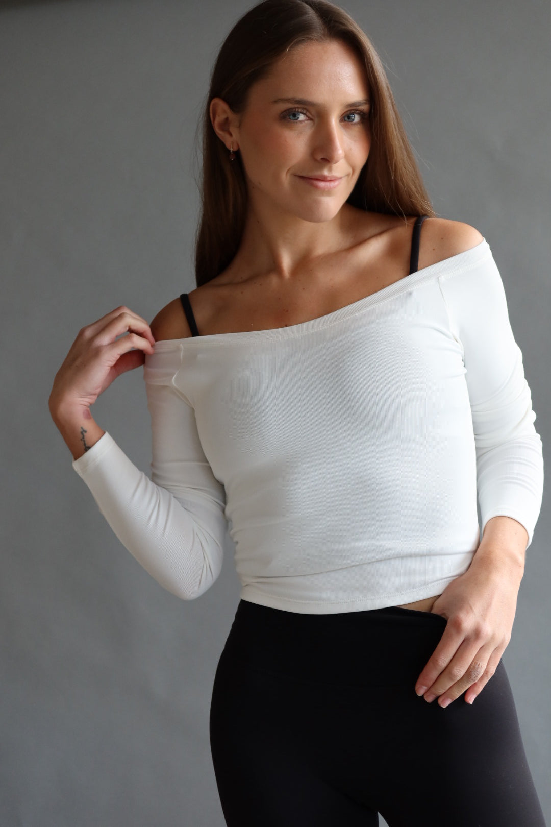 Camiseta Manga Larga Cuello Ovalado Blanca